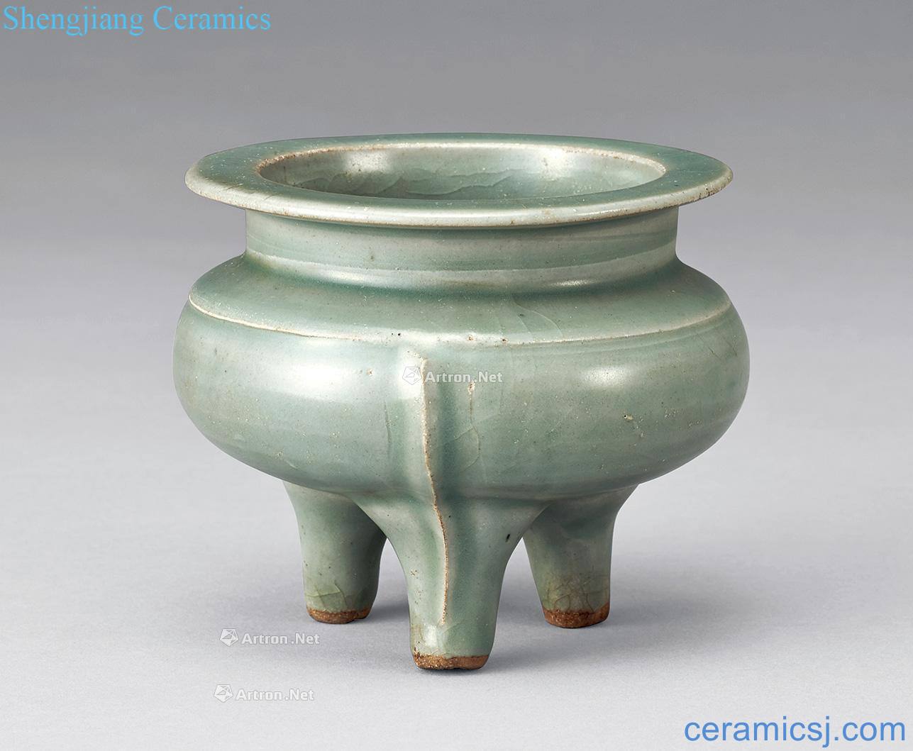Ming dynasty celadon three feet by furnace