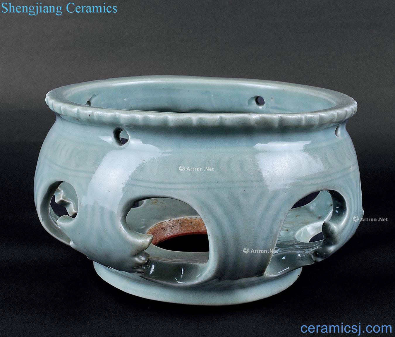 Ming Longquan celadon glaze satisfied flower holder
