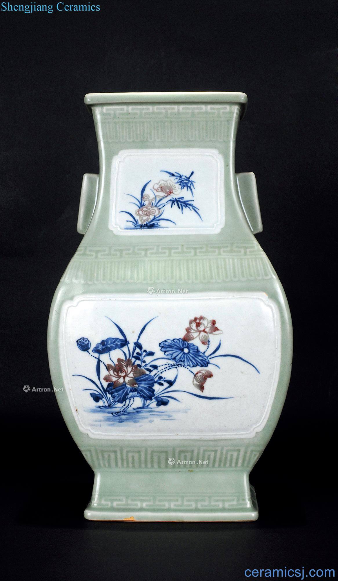Qing qianlong Blue and white youligong medallion lotus pattern penetration ear square bottles