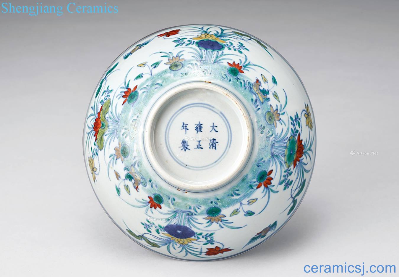 Qing yongzheng bucket color bowl lotus pond yuanyang grain