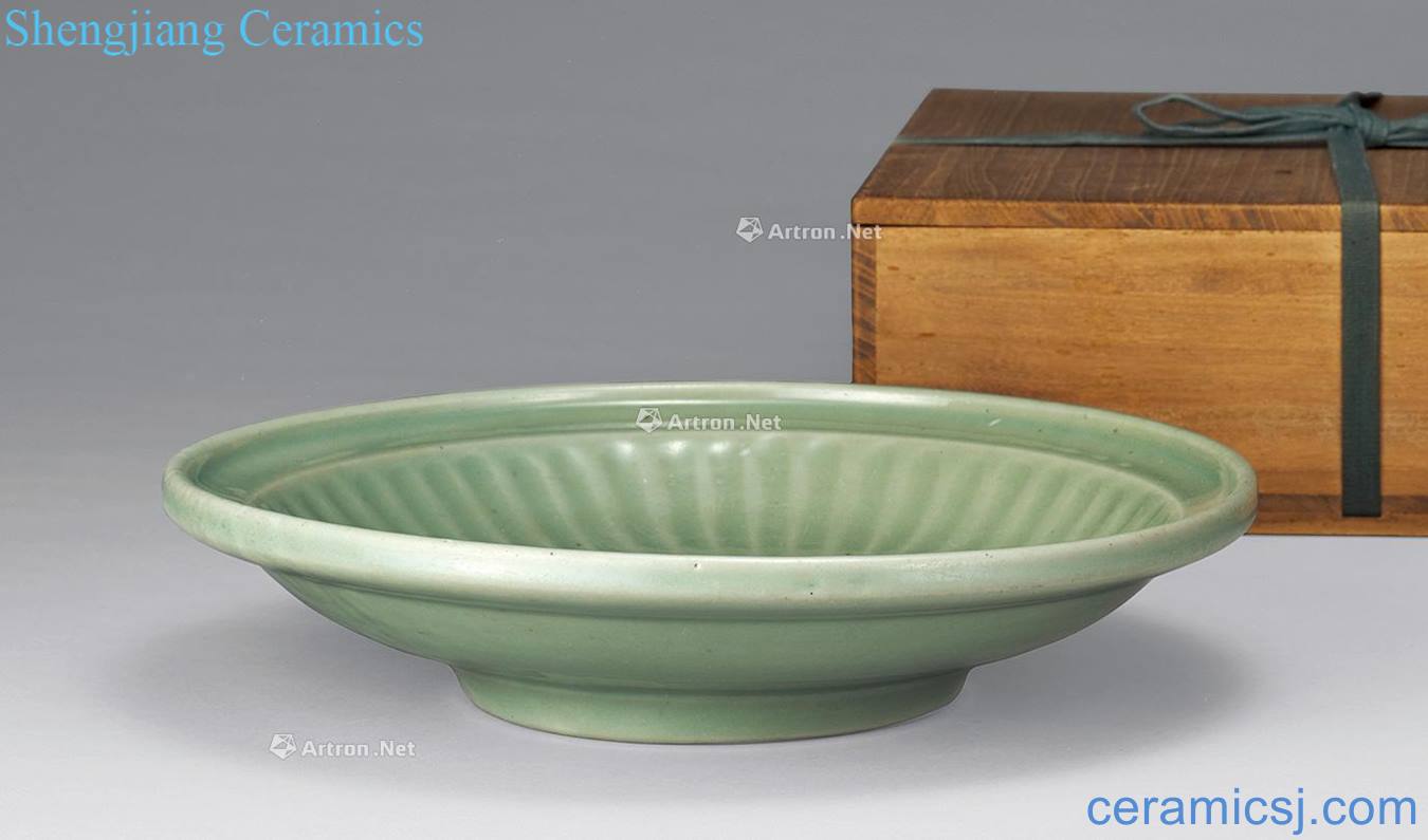 Ming Longquan celadon celadon dish