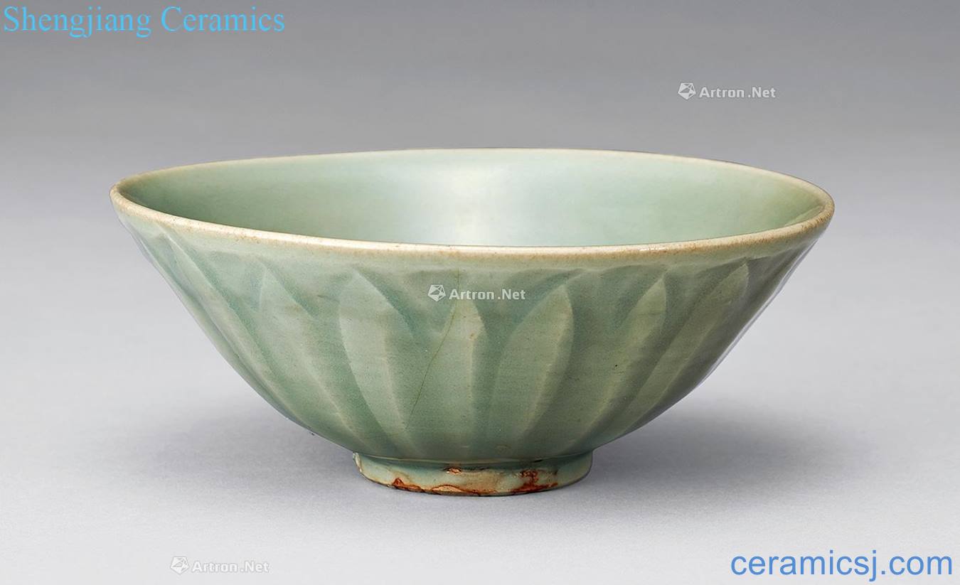 Ming Celadon lotus-shaped bowl