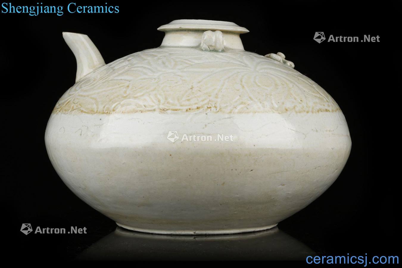 The yuan dynasty or Ming dynasty The lotus pattern white porcelain big kettle
