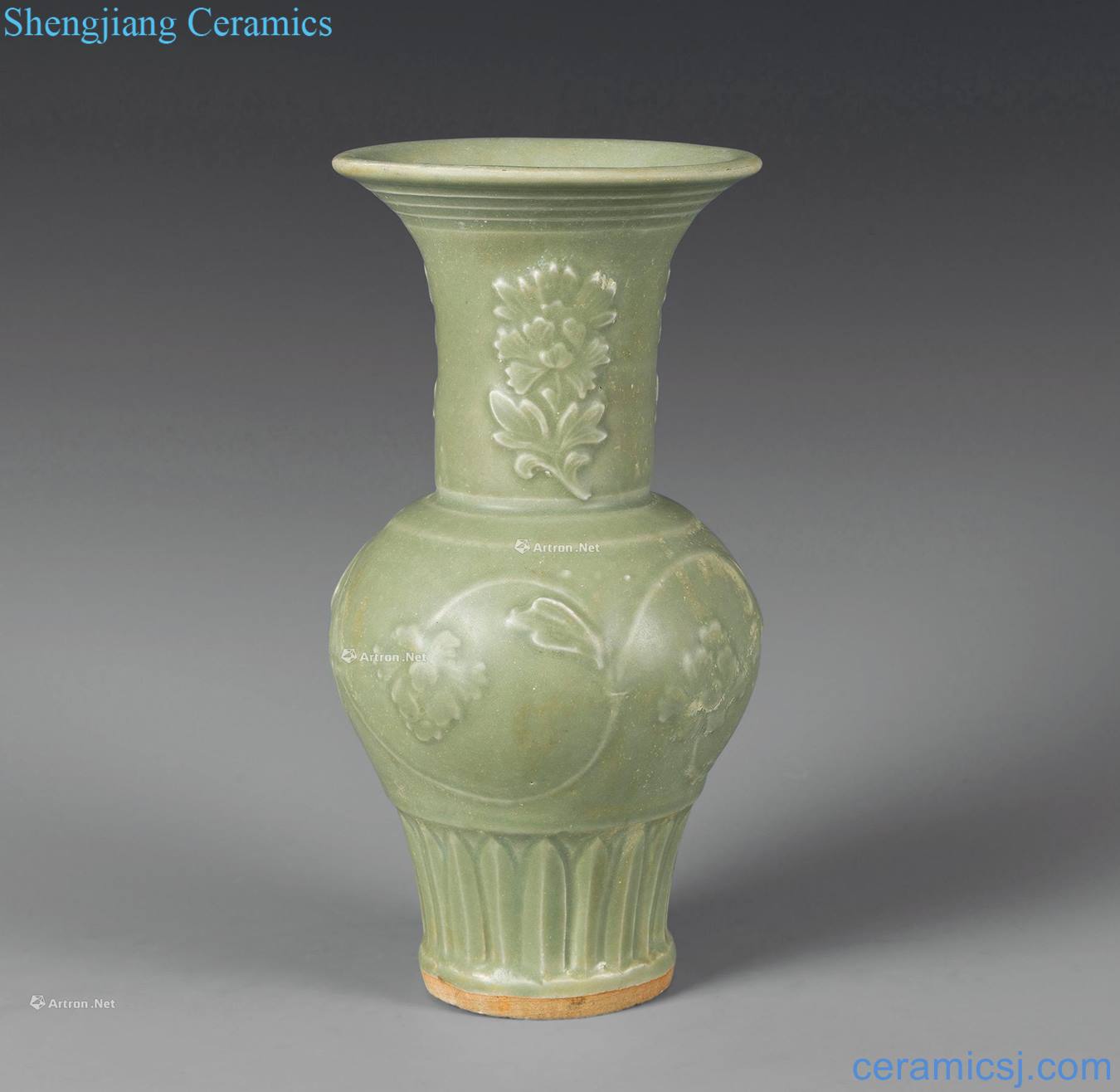 yuan Longquan hand-cut vase with bottle