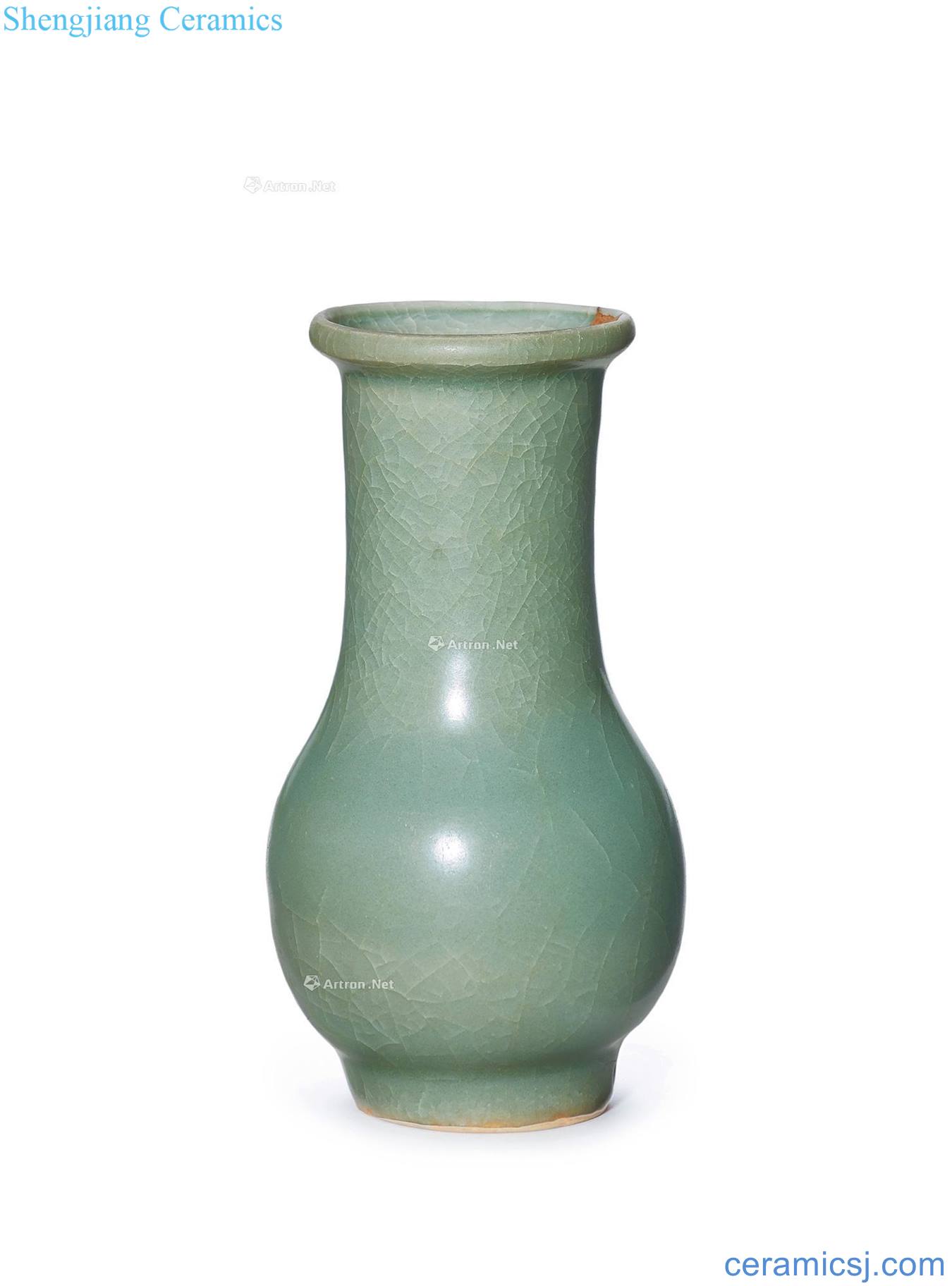 The southern song dynasty Longquan celadon powder blue glaze long neck dish buccal bottle