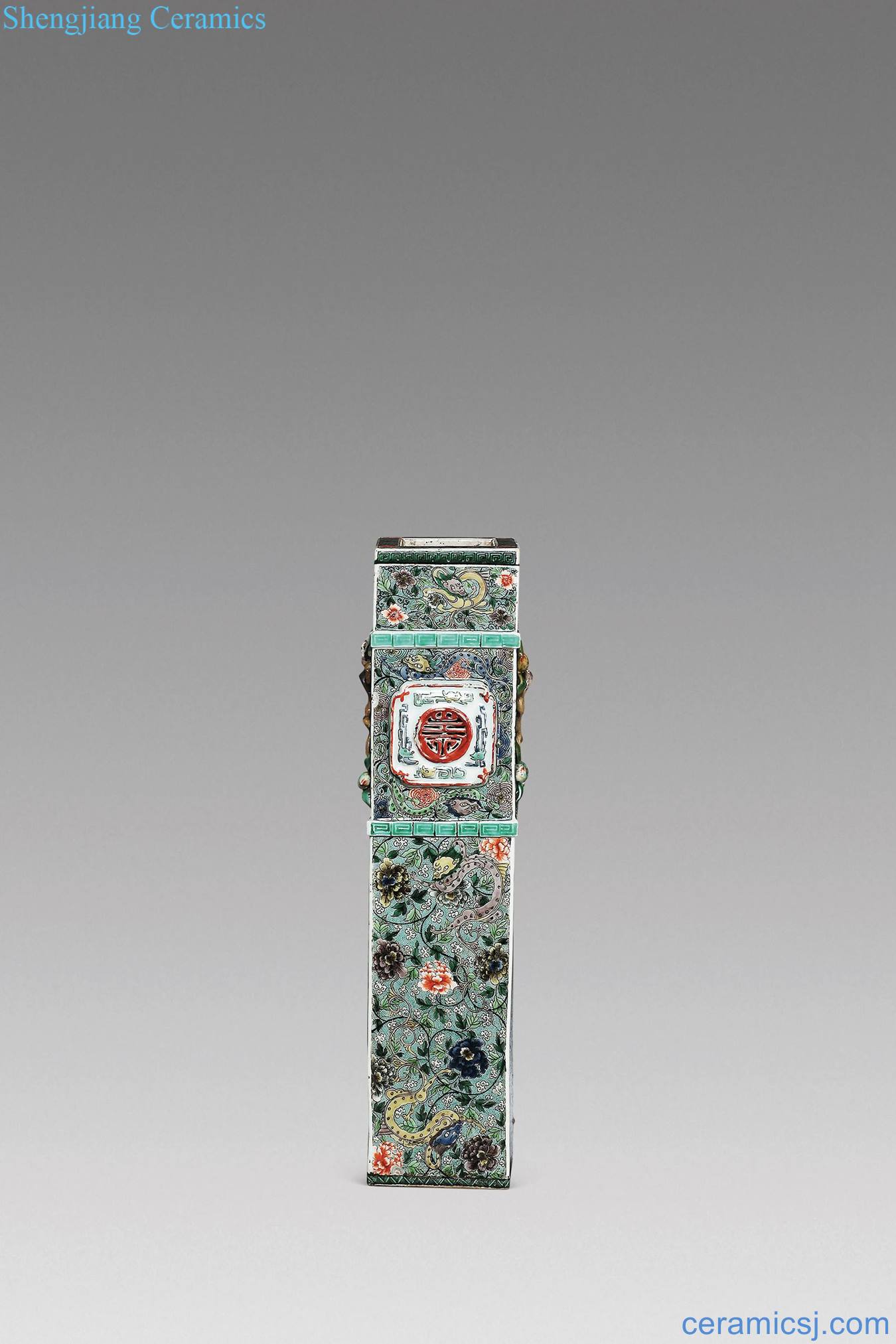 The qing emperor kangxi longnu wear HuaJian tube