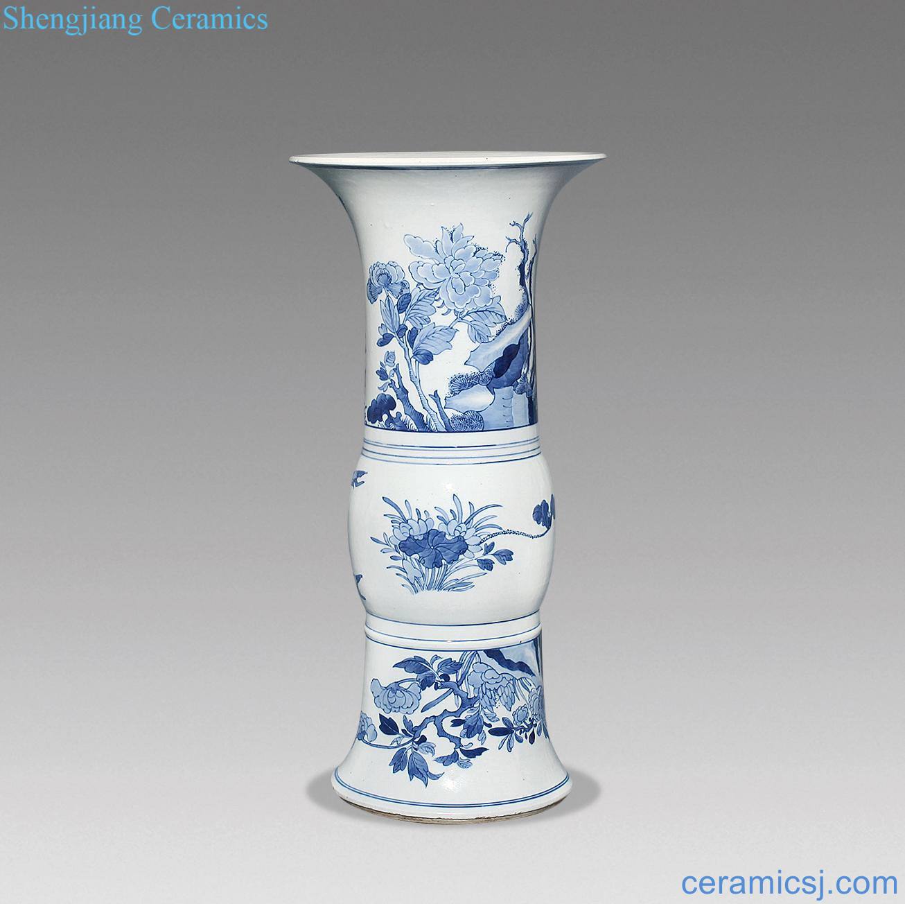 The qing emperor kangxi Blue and white flower vase with flowers