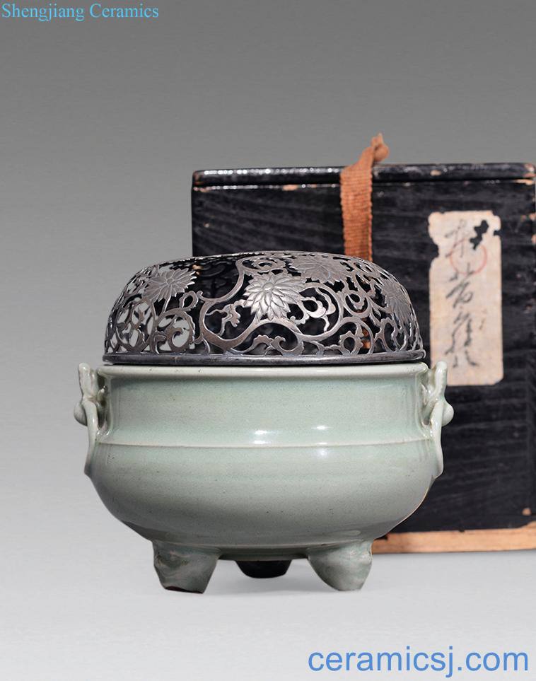 Ming Longquan celadon three-legged incense burner