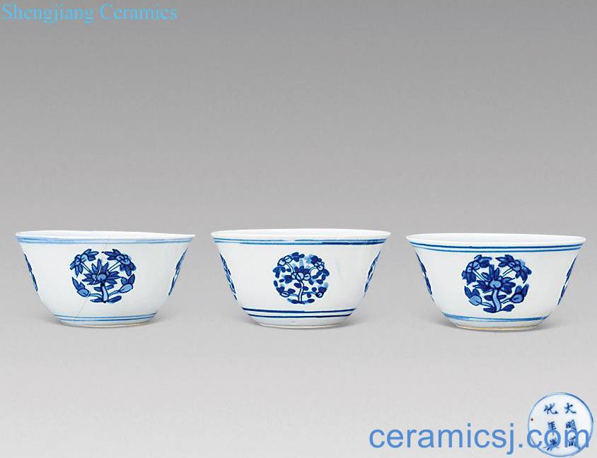 Ming wanli Blue and white floral cup (three)