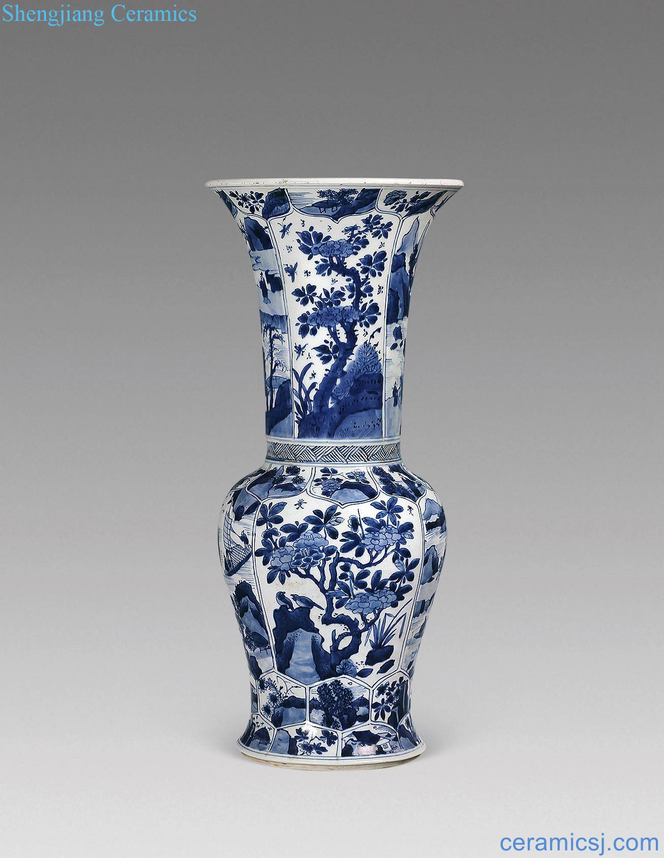 The qing emperor kangxi Blue and white flower vase with flowers
