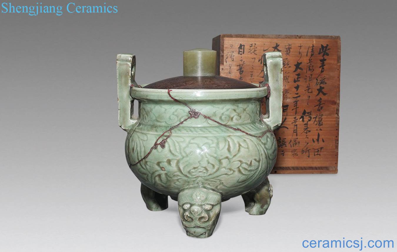 Early Ming dynasty Longquan celadon carved flowers ears furnace