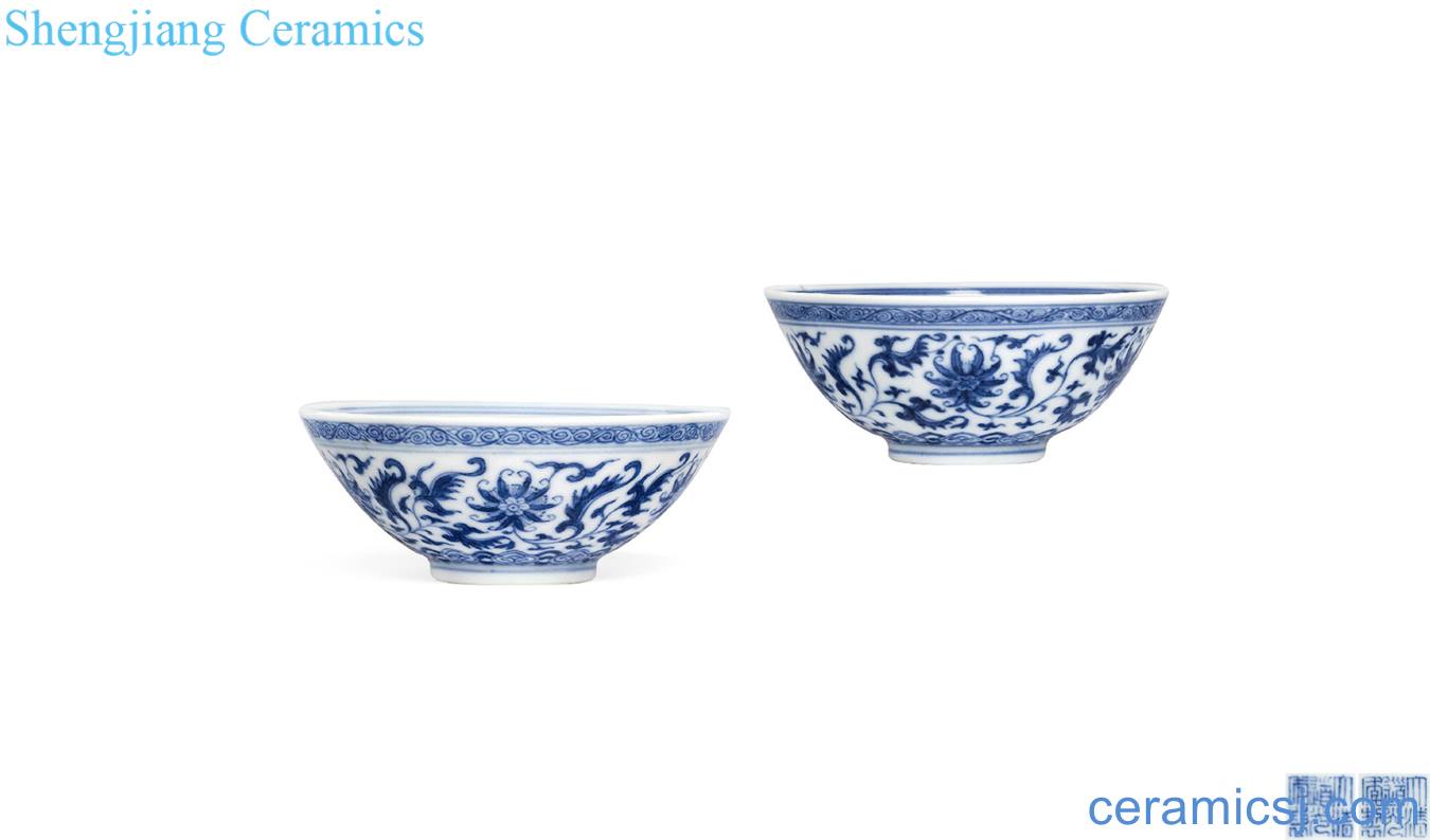 Qing daoguang Small bowl of blue and white flower pattern (a)