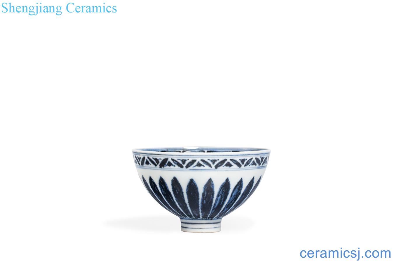 Ming yongle Blue and white chrysanthemum petals grain heart bowls