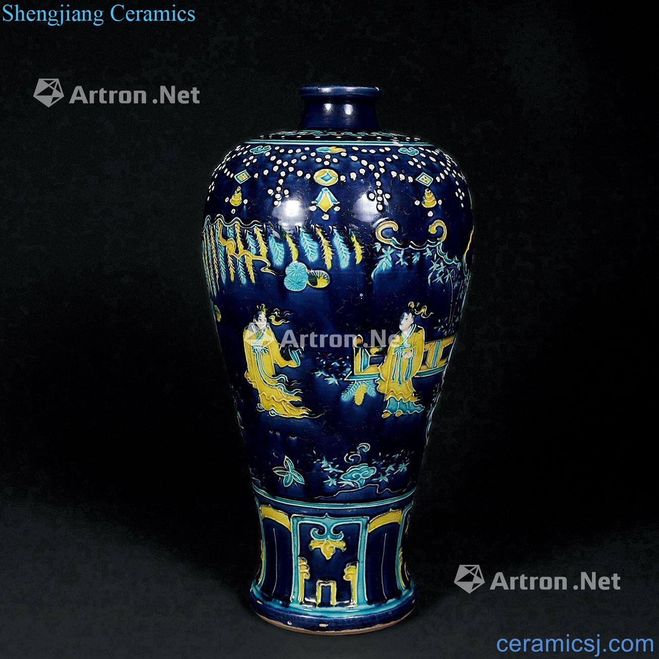 In the Ming dynasty law hua mei bottle