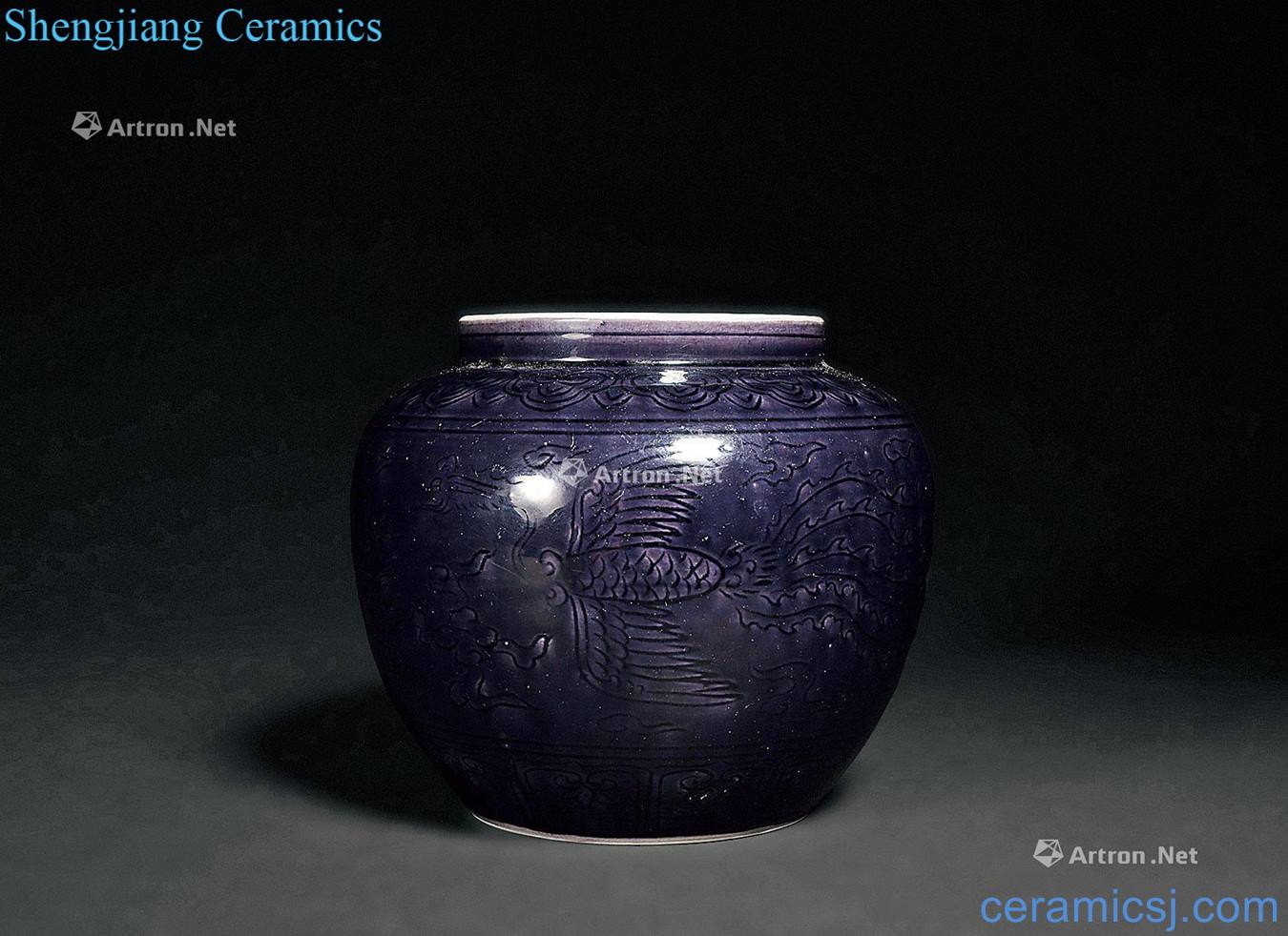 In the Ming dynasty In tomato skin dark purple glaze carved lines canister