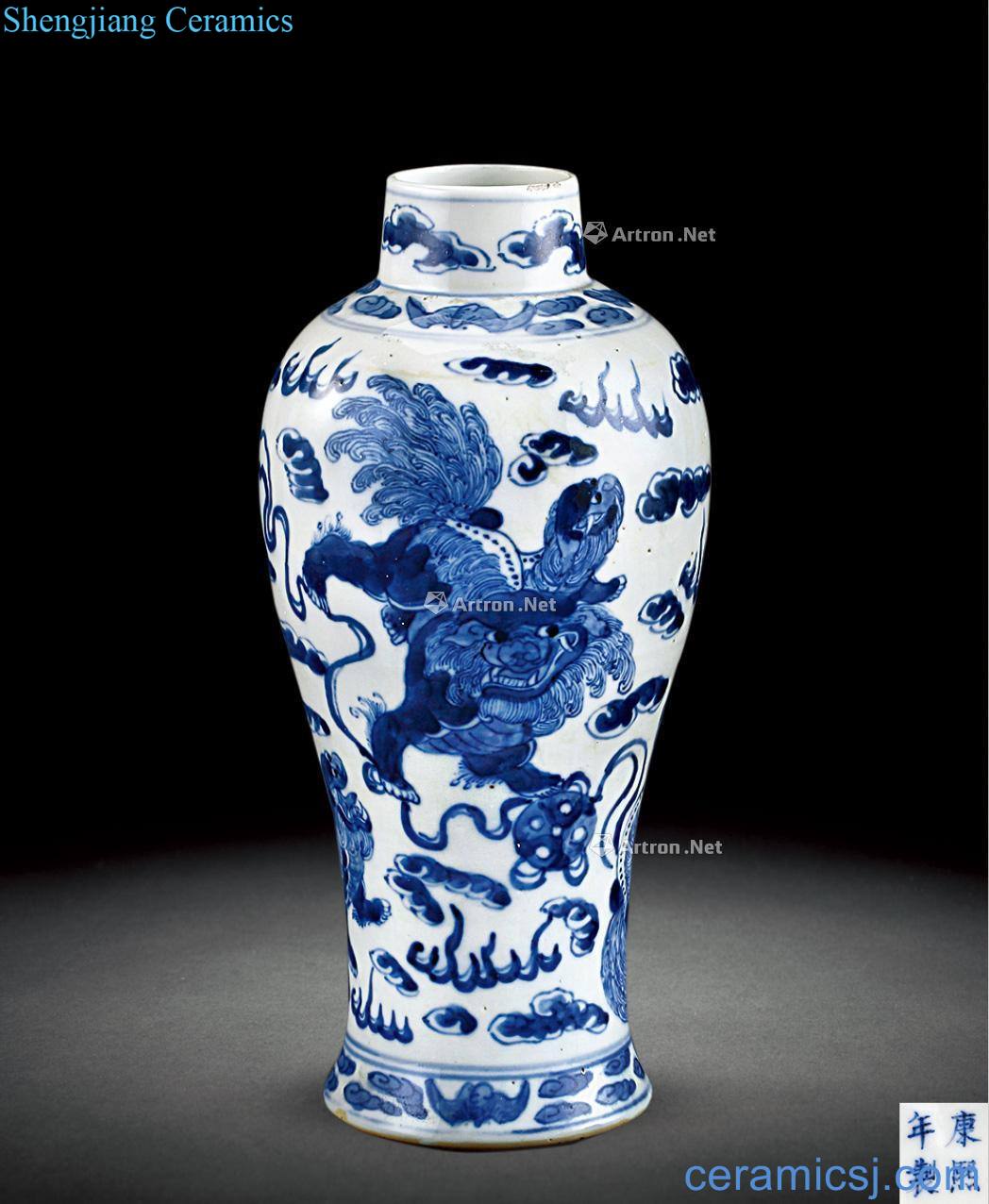The qing emperor kangxi Blue and white lion lion less grain bottles too