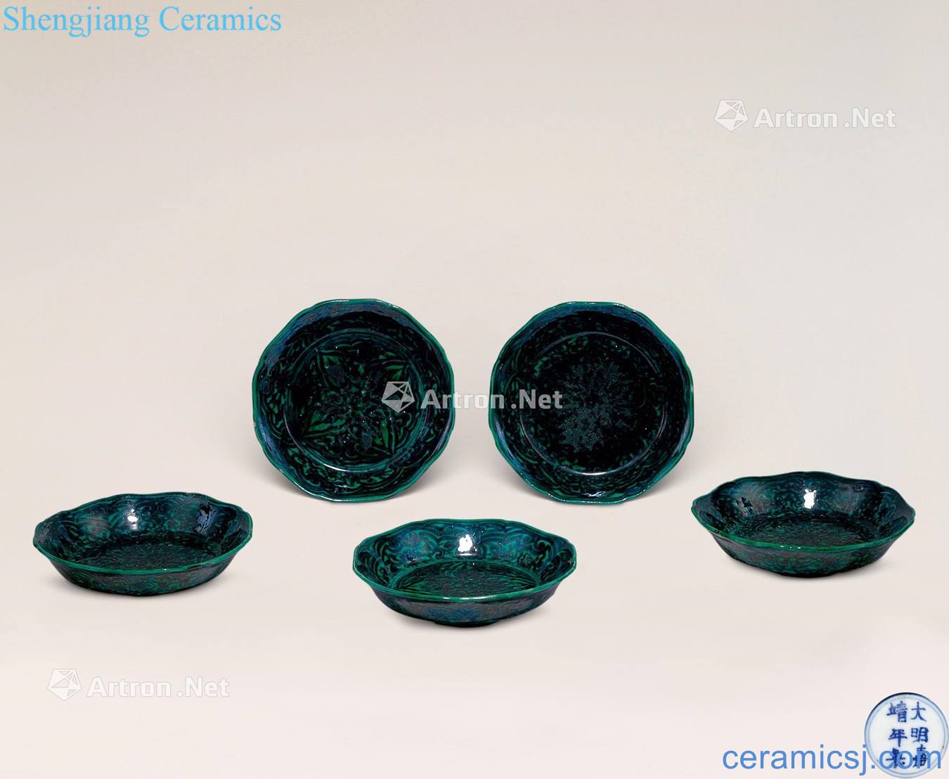 Ming jiajing Blue and green glaze grain small flowers