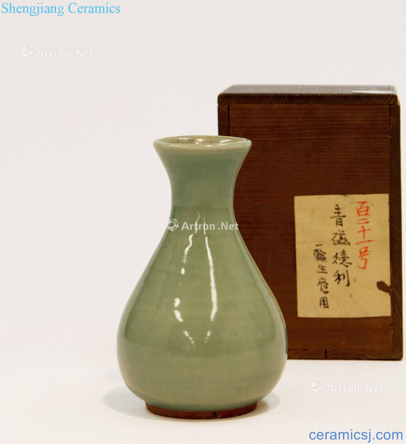 Yuan - Ming Longquan celadon okho spring bottle