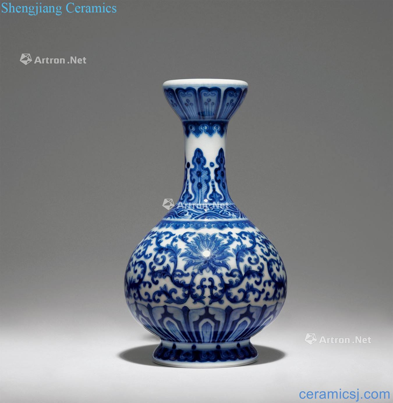 Qing qianlong Blue and white lotus flower grain dish buccal bottle