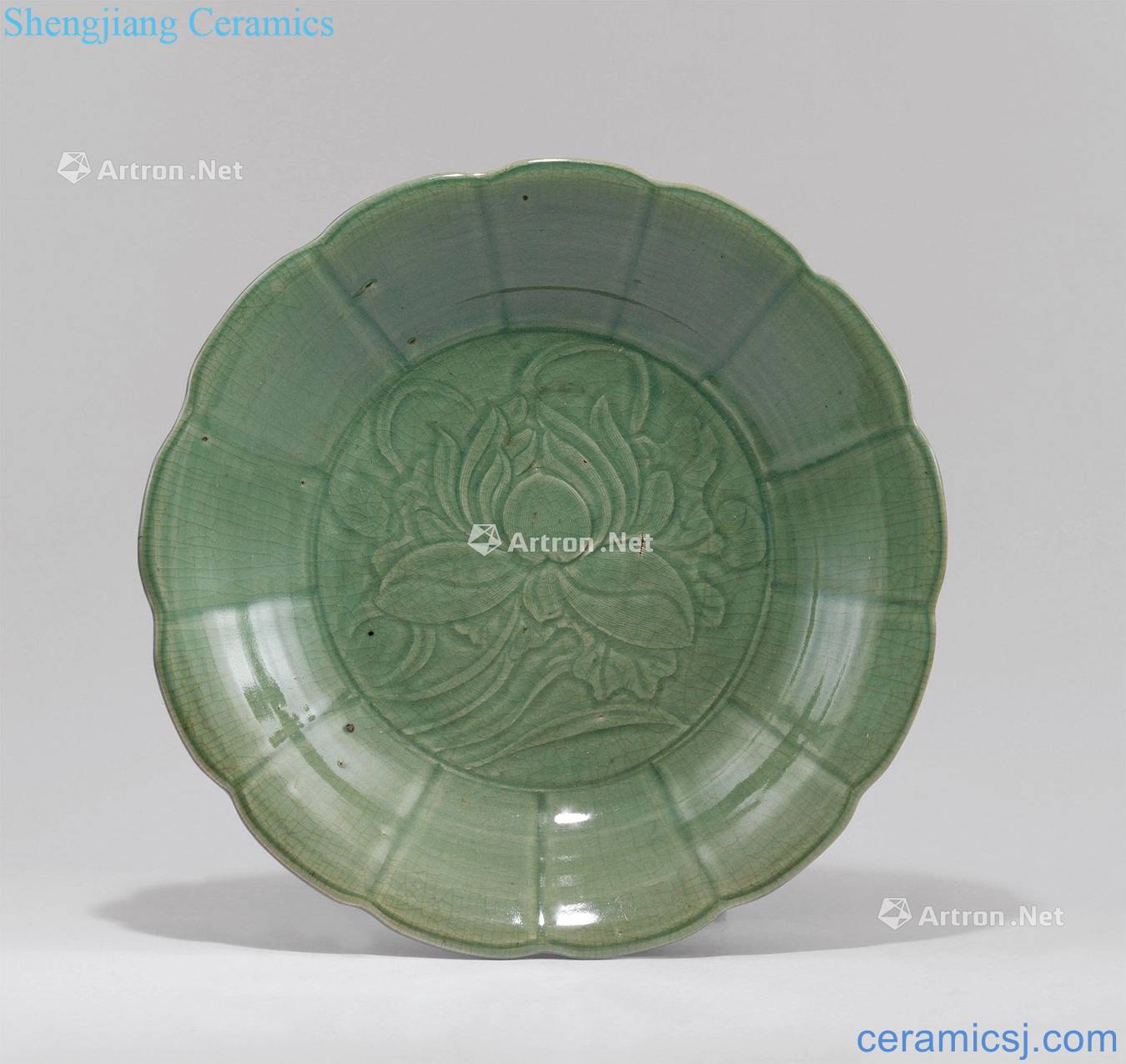 Ming Longquan celadon lotus pattern flower disc