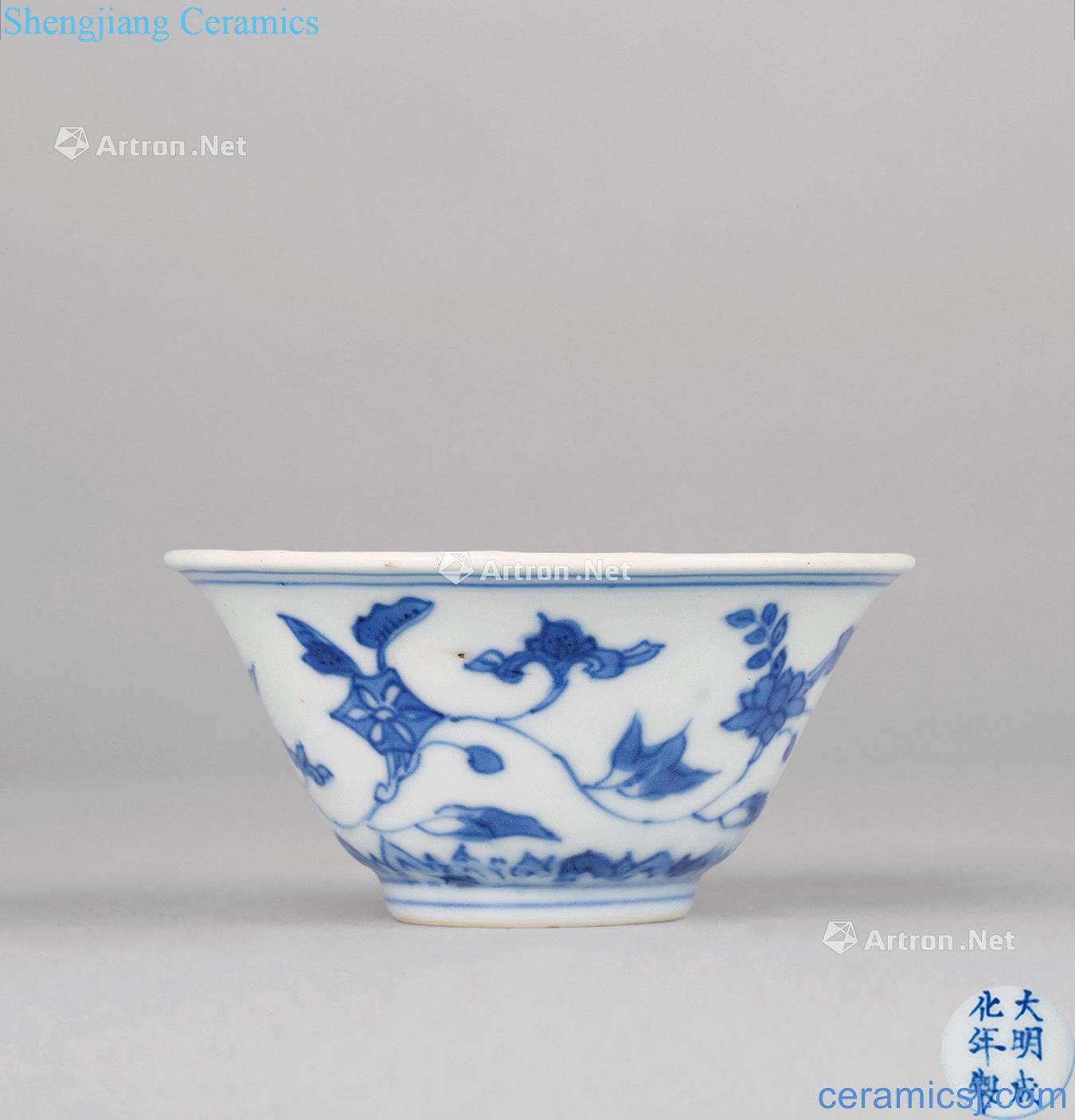 In the Ming dynasty Blue and white flower tattoos cup