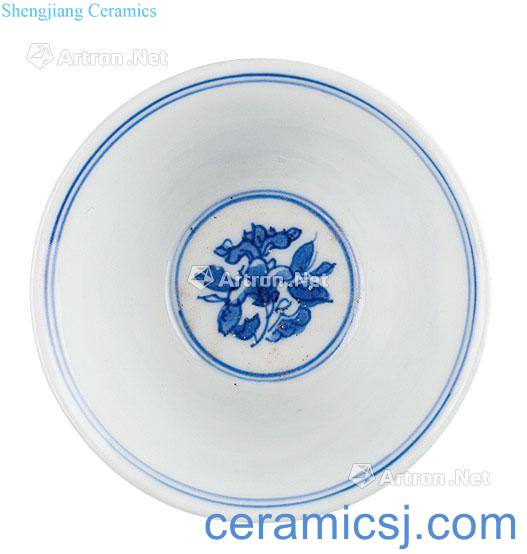 In the Ming dynasty Blue and white flower tattoos cup