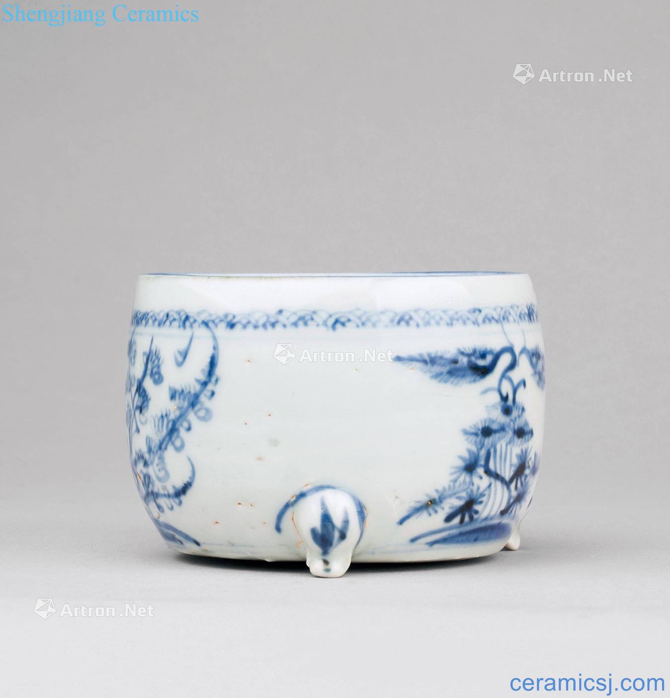 In the Ming dynasty Blue and white flower tattoos three-legged censer