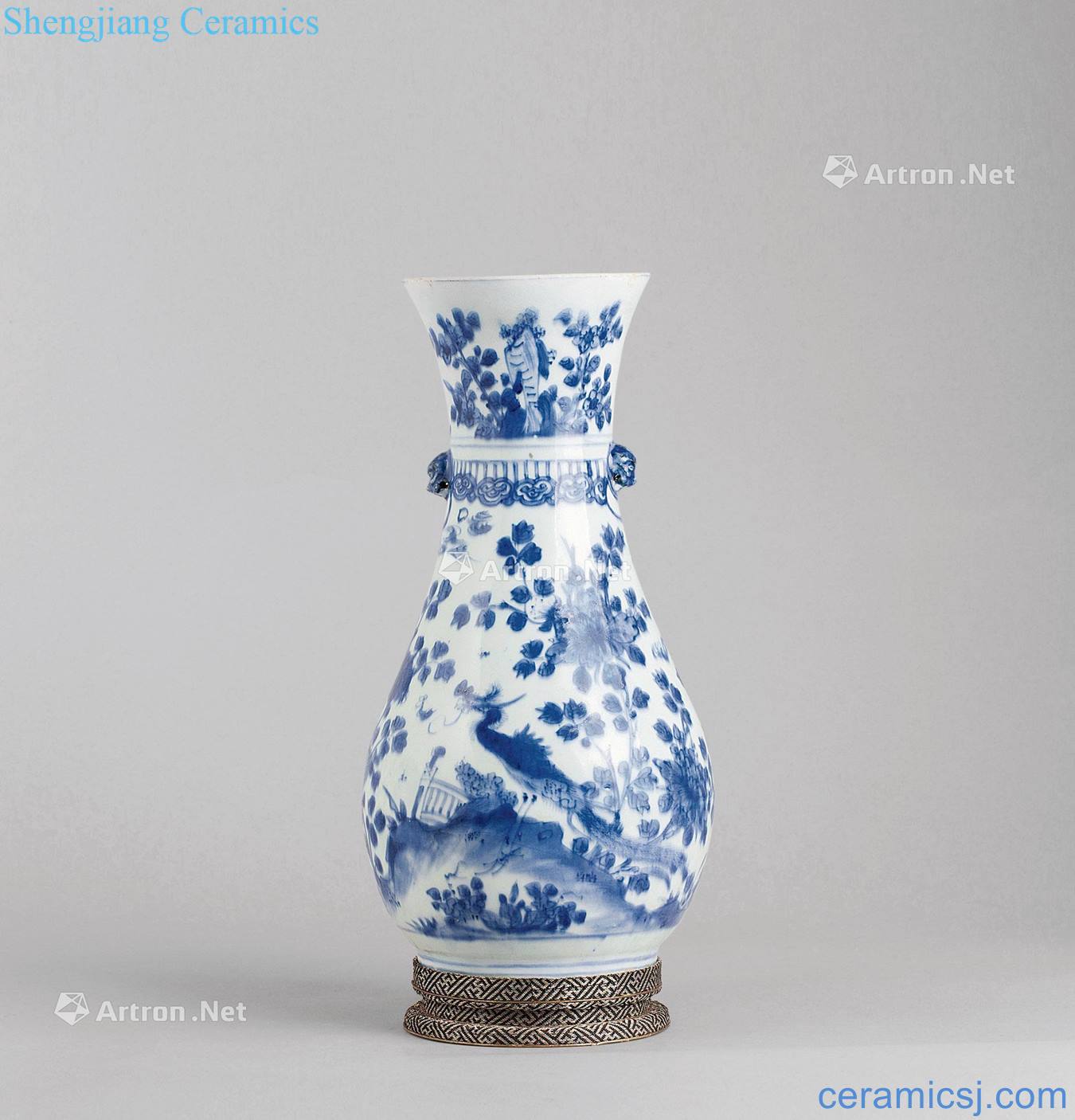 In the Ming dynasty Blue and white chicken wear peony vase with a double lion