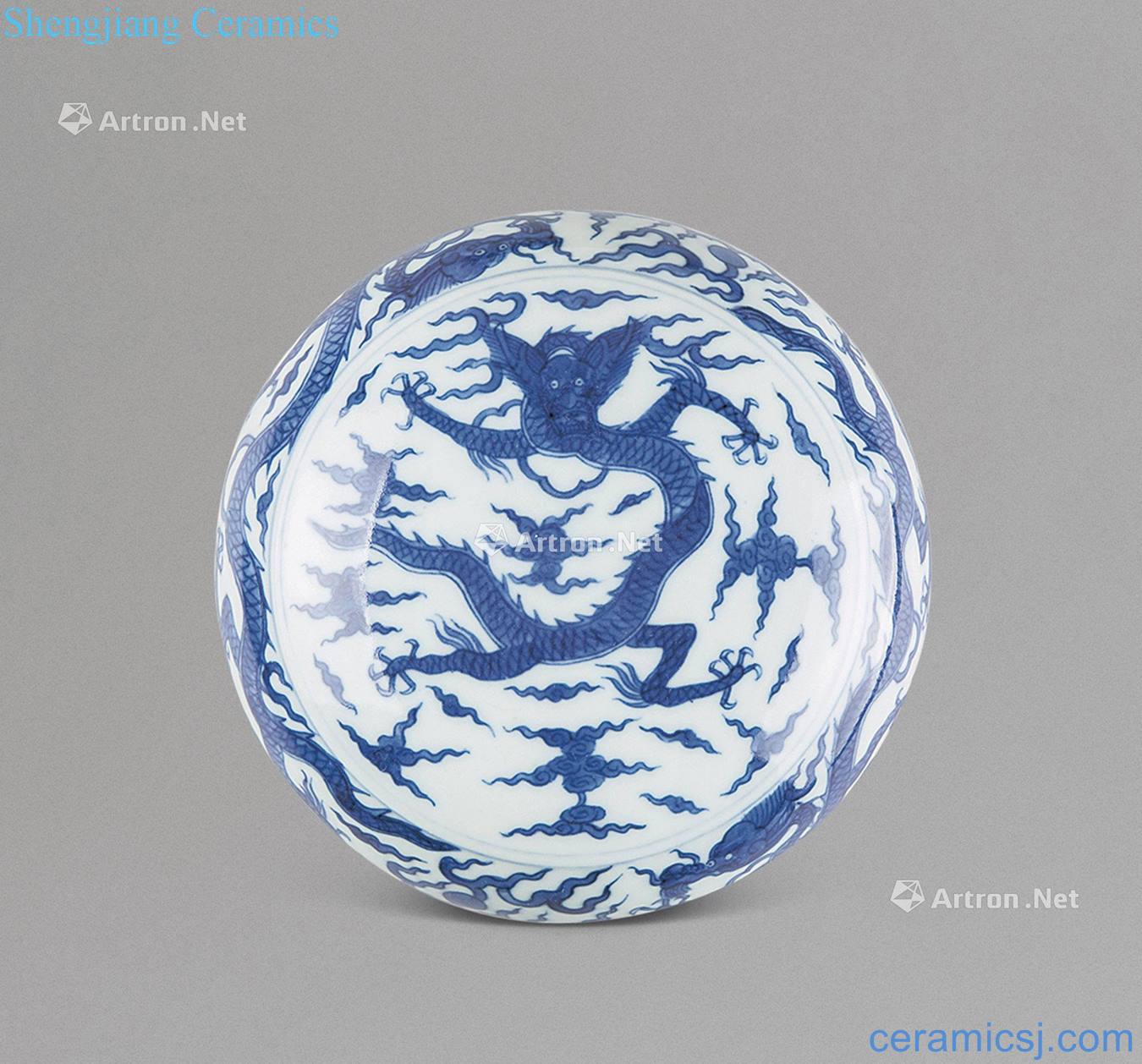 In the Ming dynasty Blue and white dragon cover box