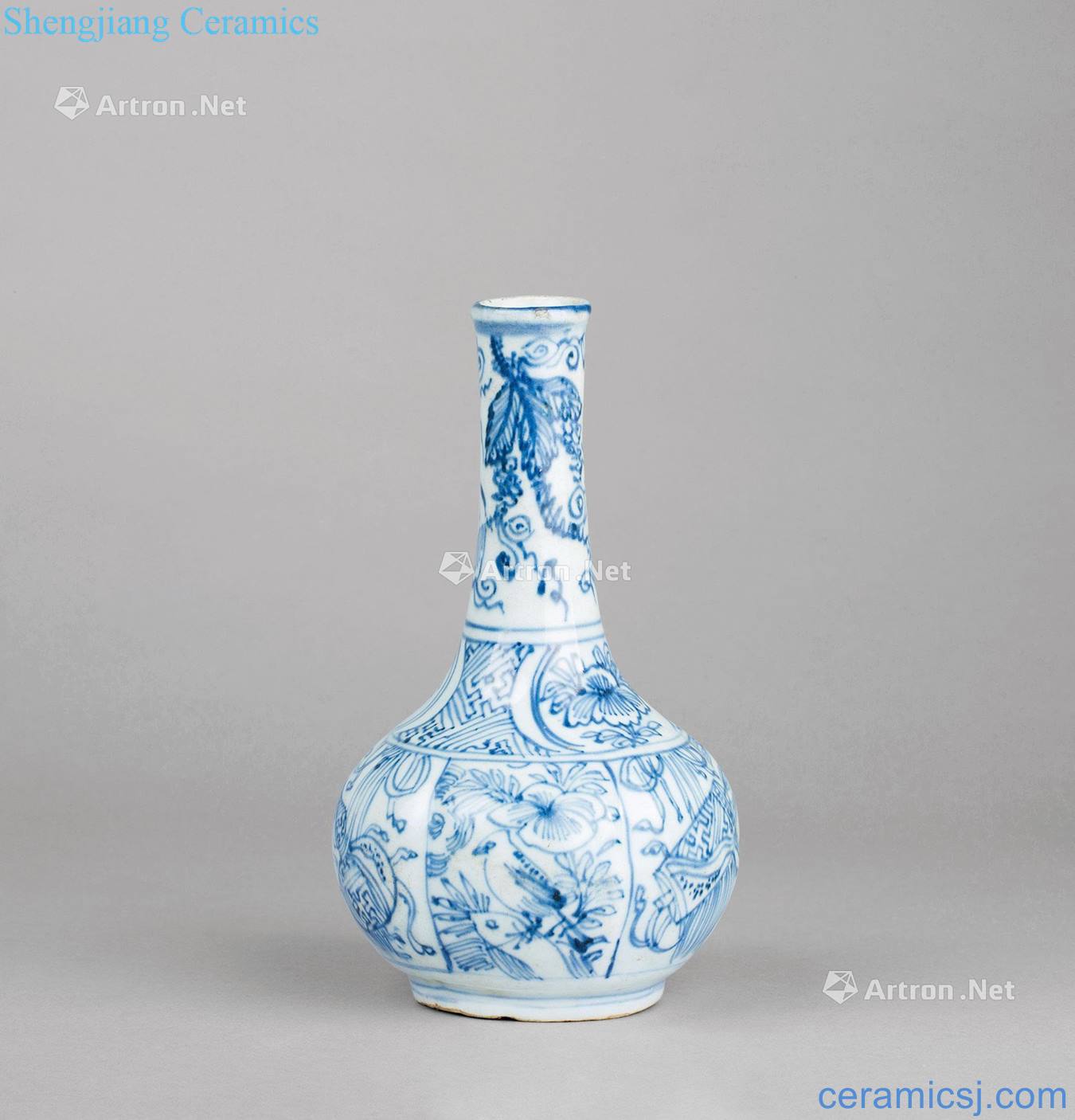 In the Ming dynasty Blue and white flower on grain the flask