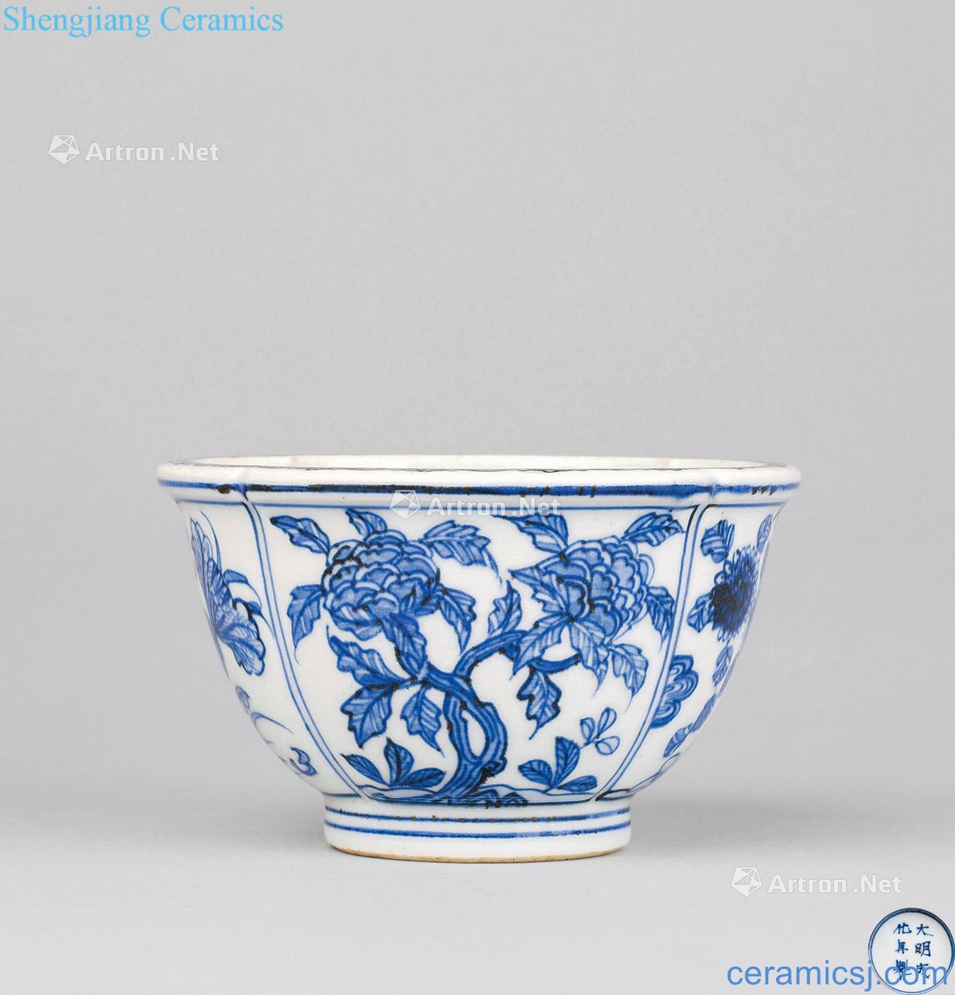 In the qing dynasty Blue and white flower grain kwai pot mouth