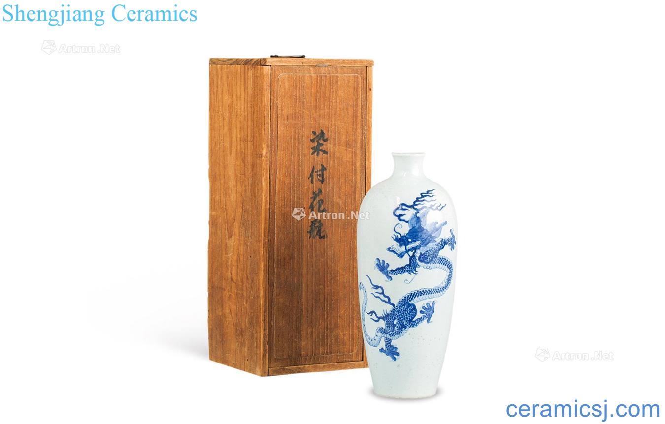 In the qing dynasty Blue and white ssangyong grain mei bottle