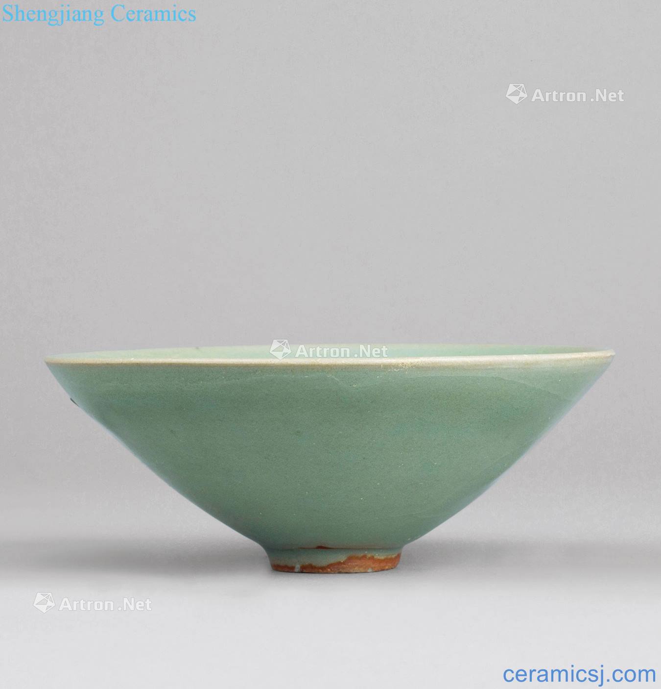The southern song dynasty Longquan celadon bowl