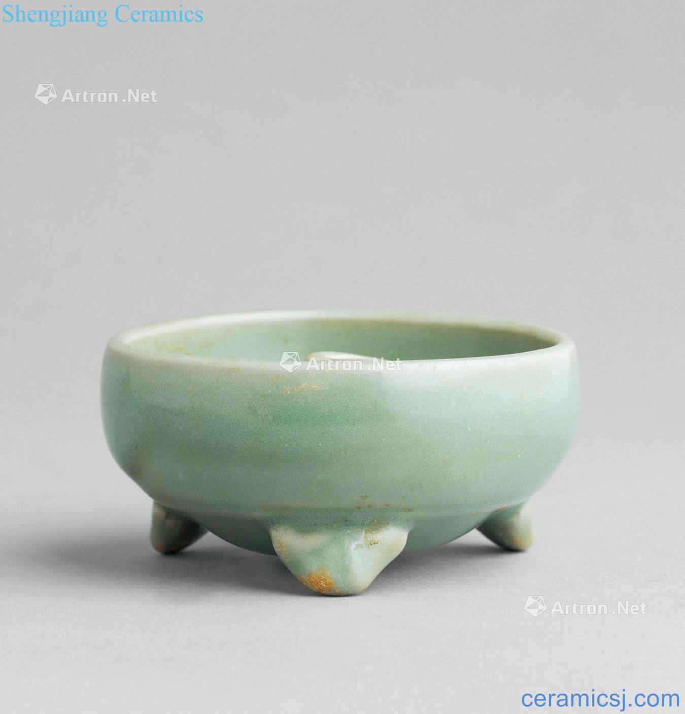 The yuan dynasty Celadon incense table with three legs