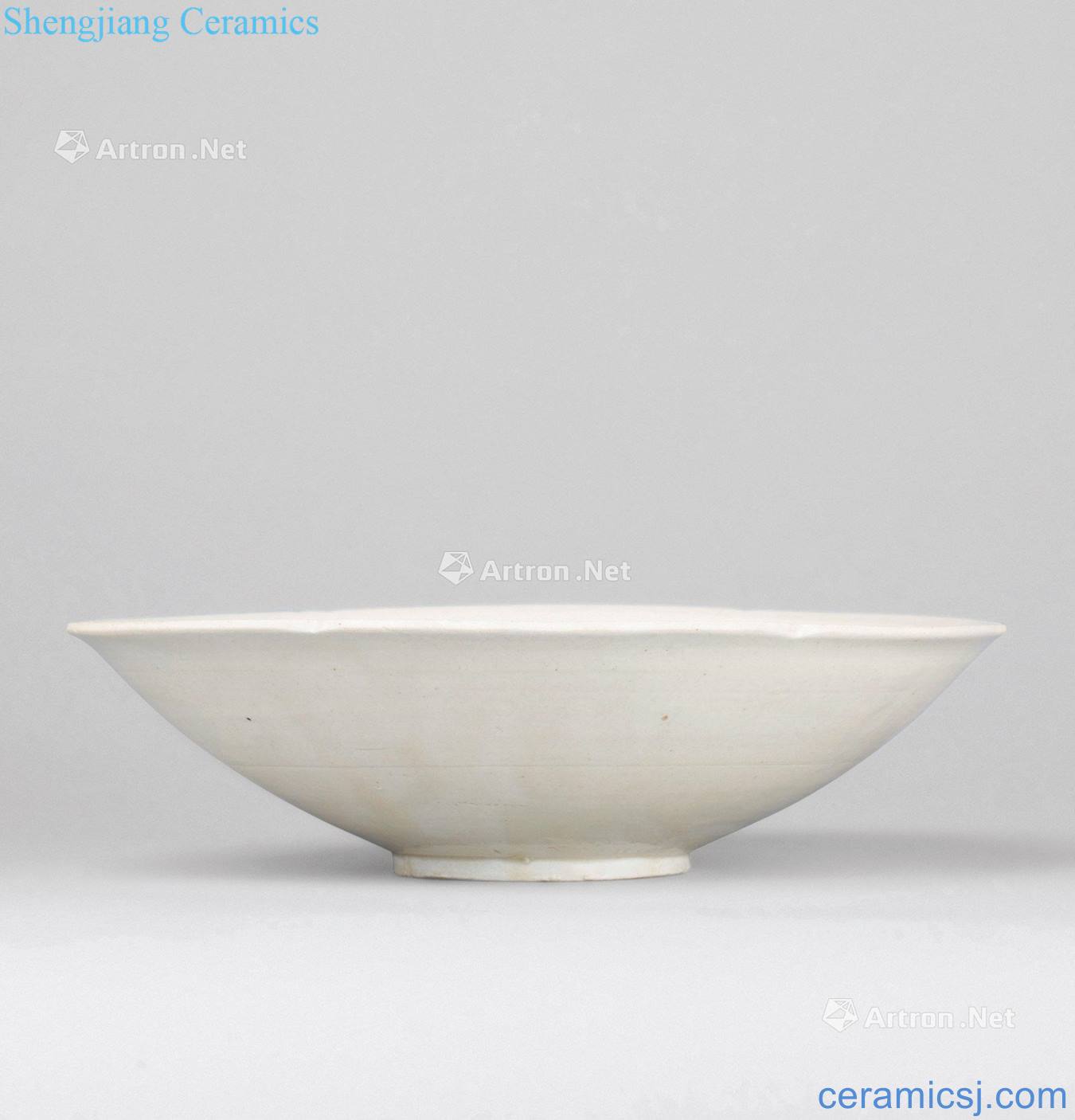 The song dynasty kiln carved flower grain edge bowl