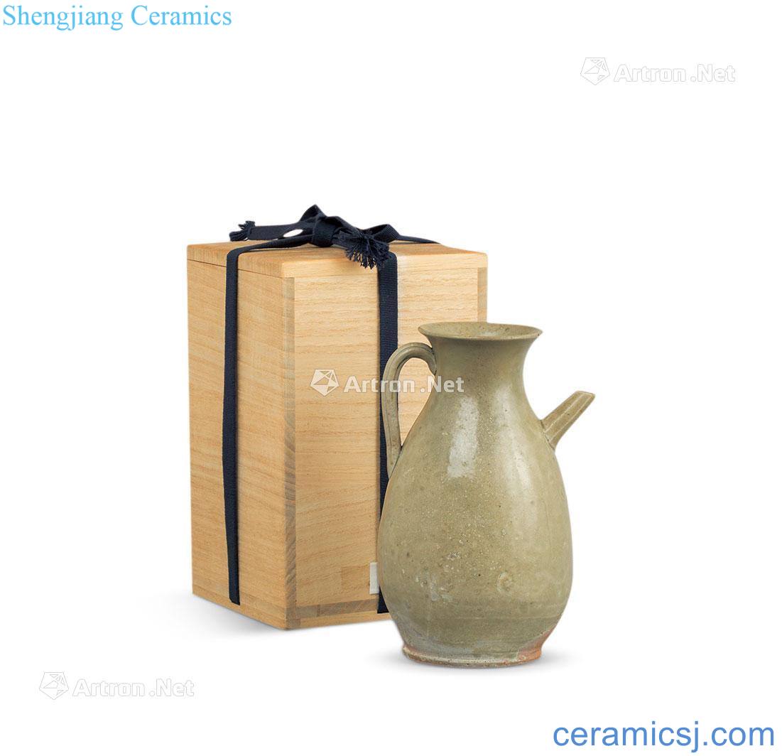 The tang dynasty Changsha kiln ewer