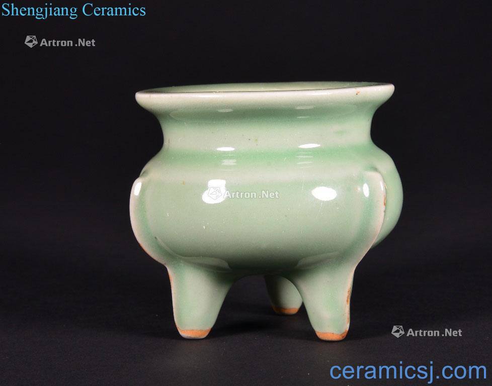 Ming Dynasty CELADON GLAZED - A long QUAN CENSER