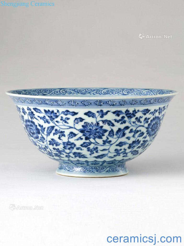 Qing yongzheng Blue and white lotus flower pattern large bowl