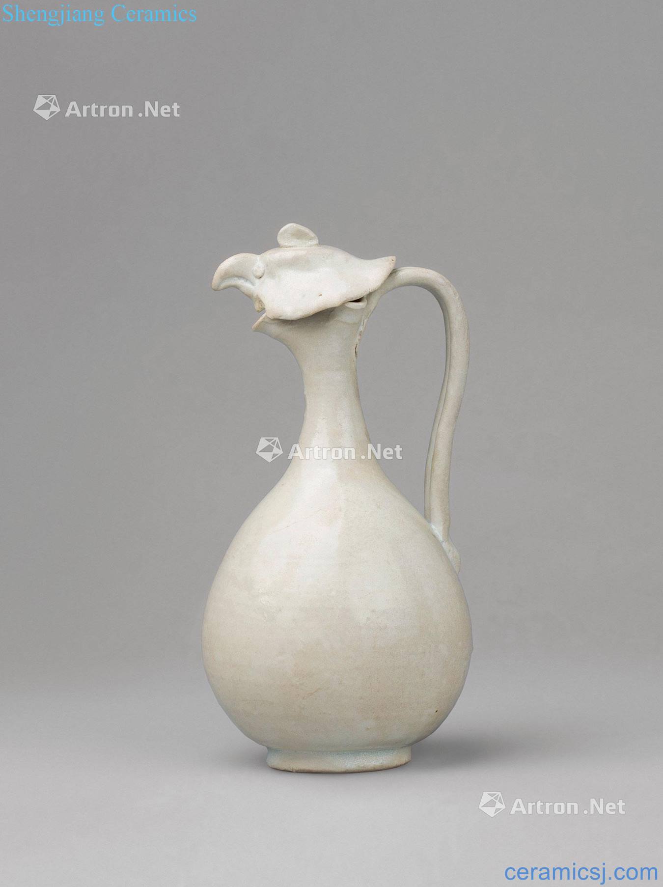 The tang dynasty Ewer the xing kiln eagle head