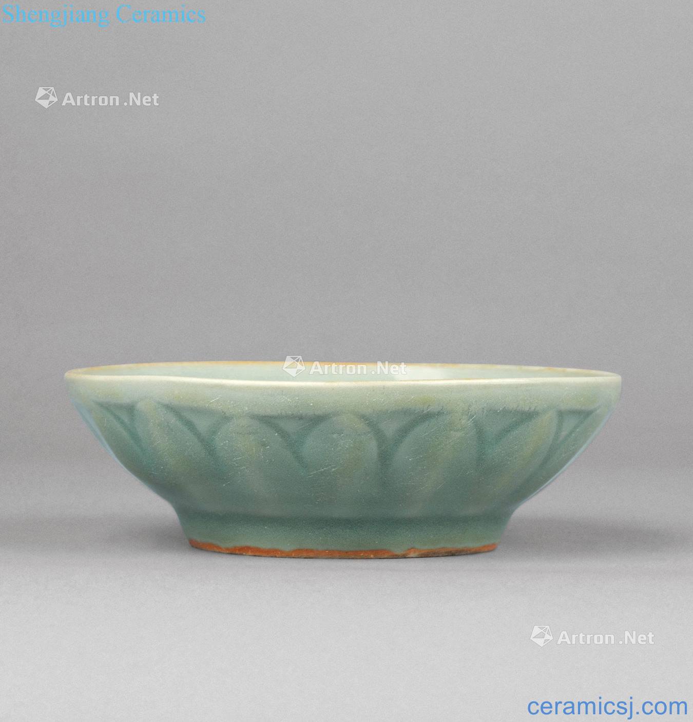 The song dynasty Longquan celadon lotus valve tray