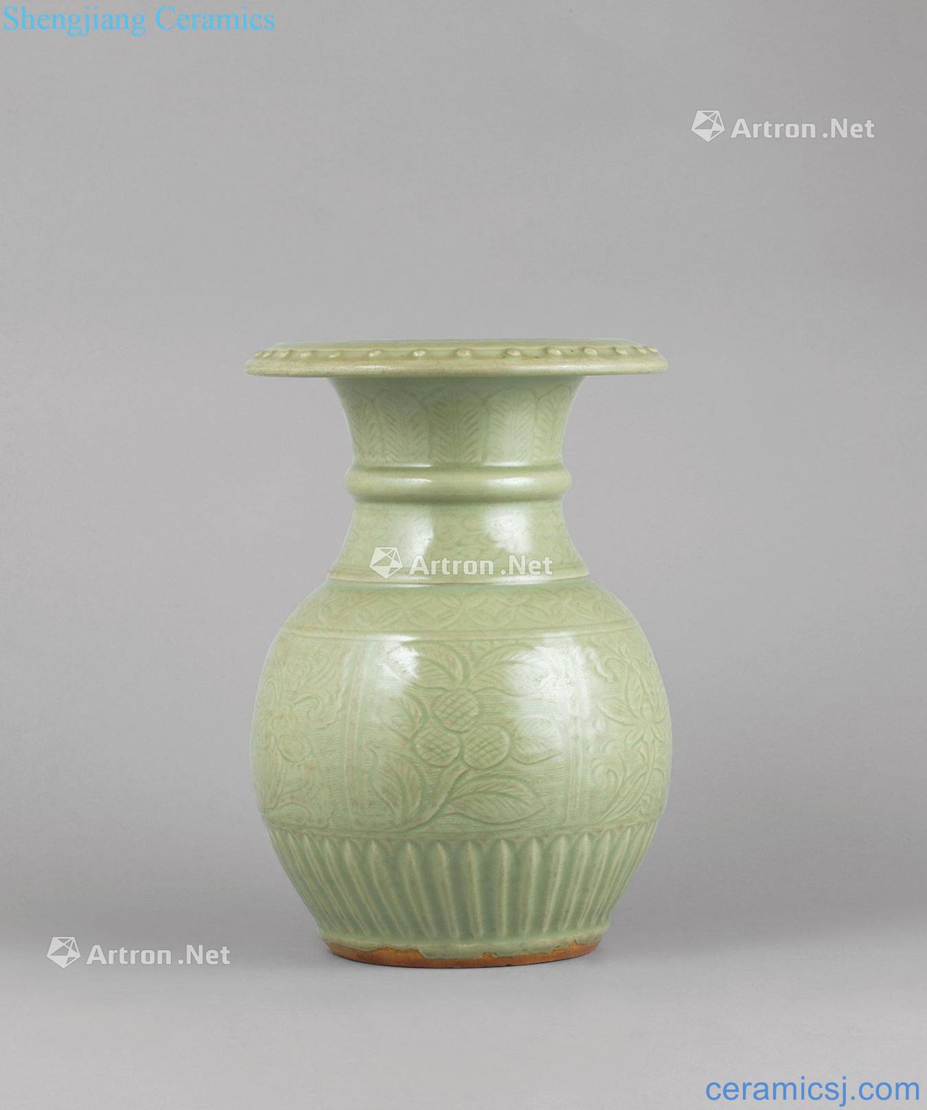 The yuan dynasty Longquan celadon carved flower drum nails grain bottle