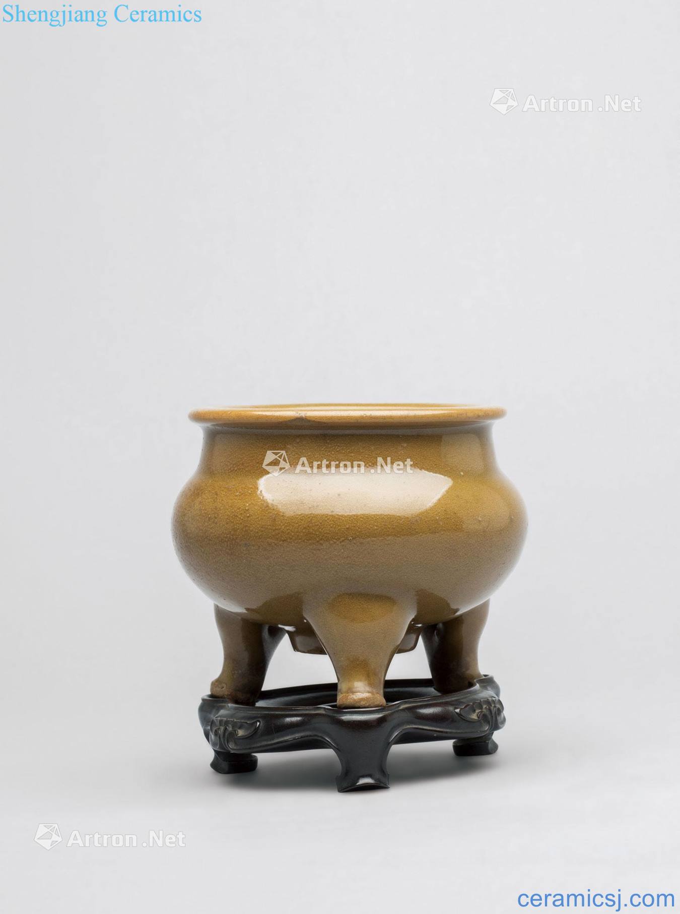 The song dynasty longquan celadon by three foot incense burner