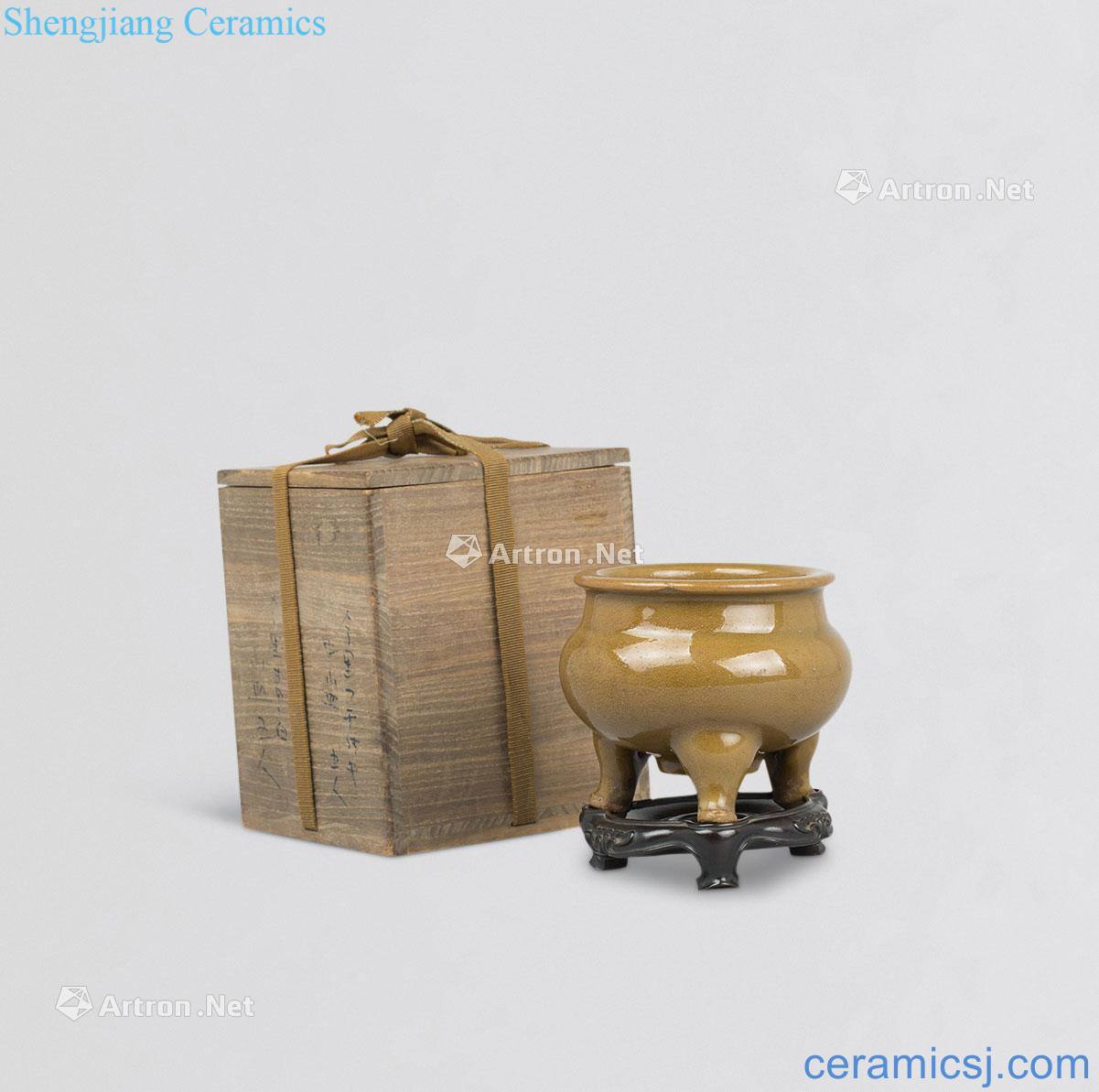 The song dynasty longquan celadon by three foot incense burner