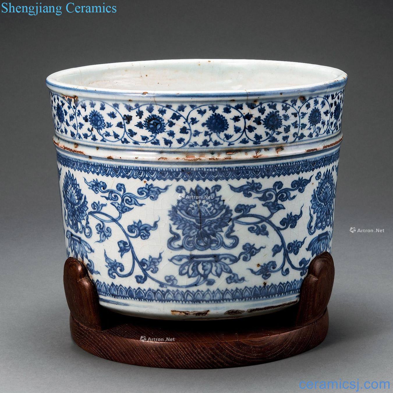 Blue and white furnace MingZhengDe treasure table branches