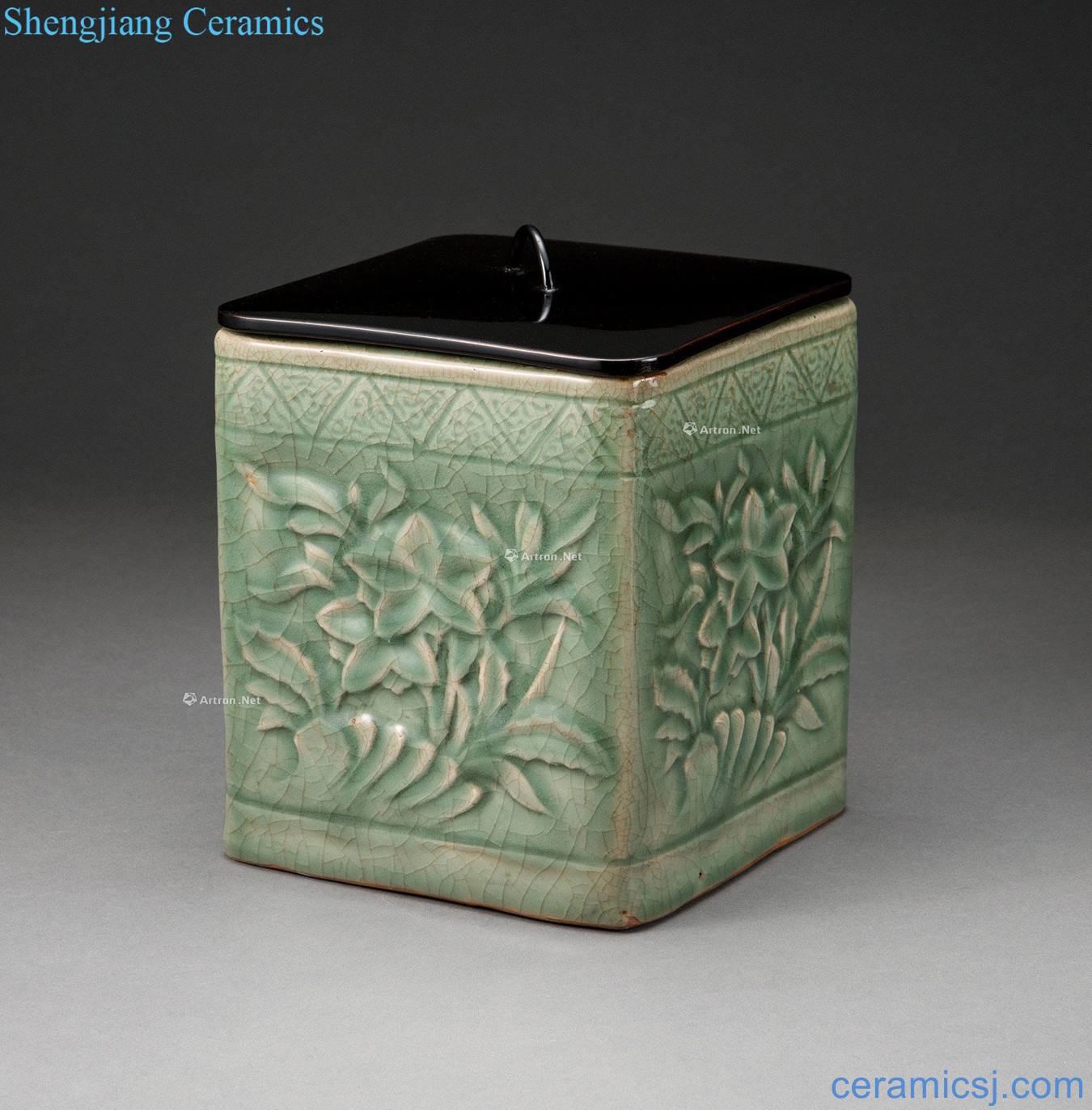 yuan Longquan celadon green printed magnetic pen container