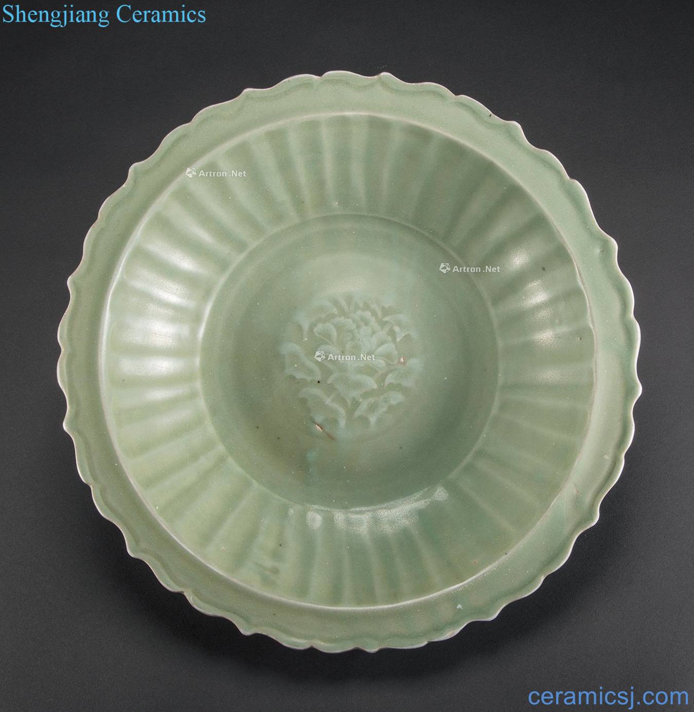 yuan Longquan celadon ling mouth carved plate