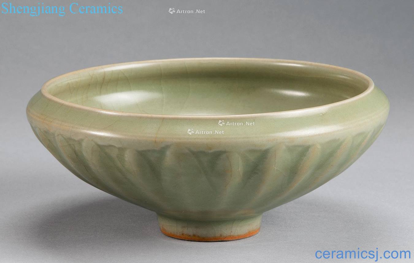 The yuan dynasty Longquan celadon beam bowl