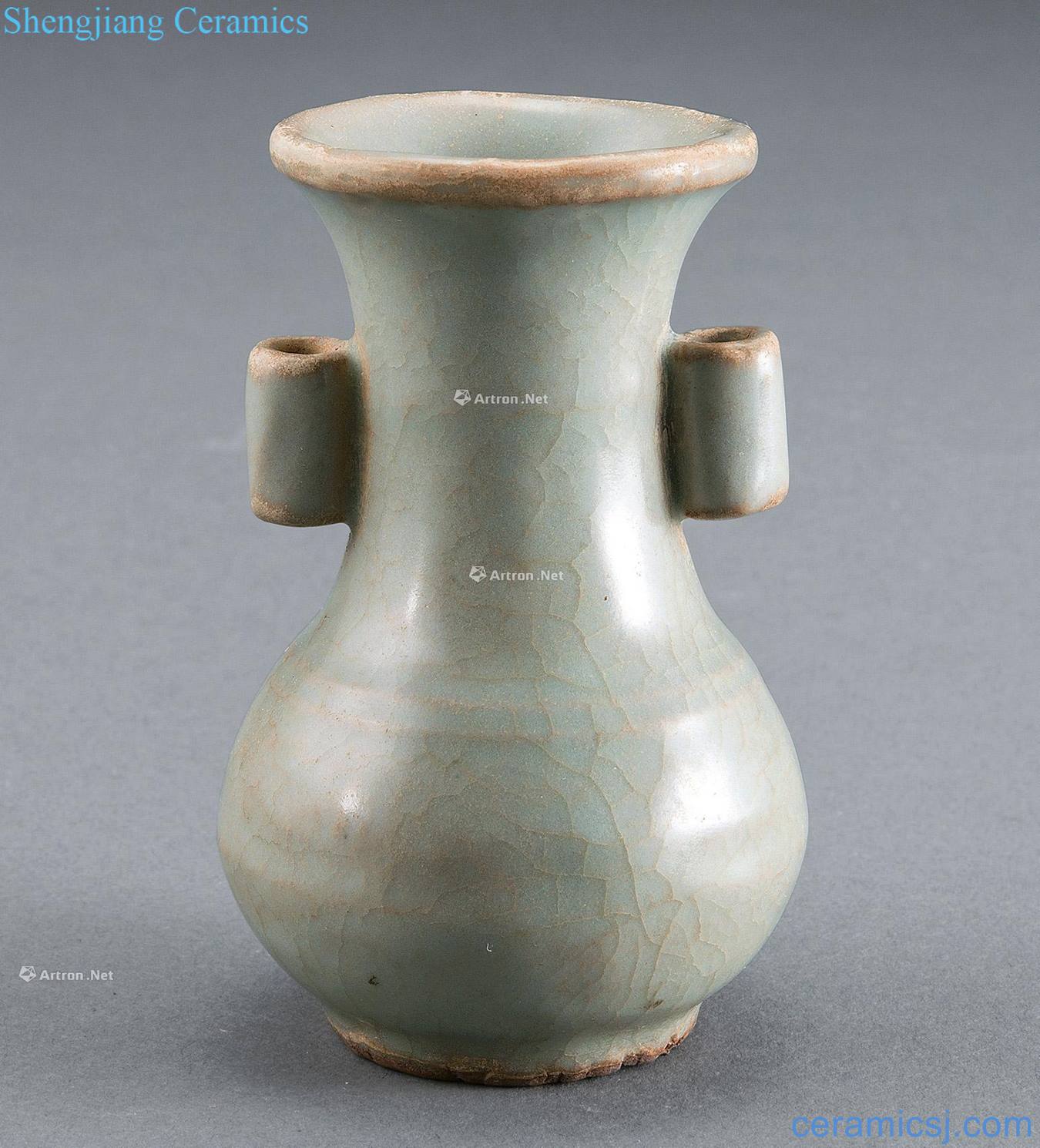 The southern song dynasty Longquan celadon vase with a little penetration