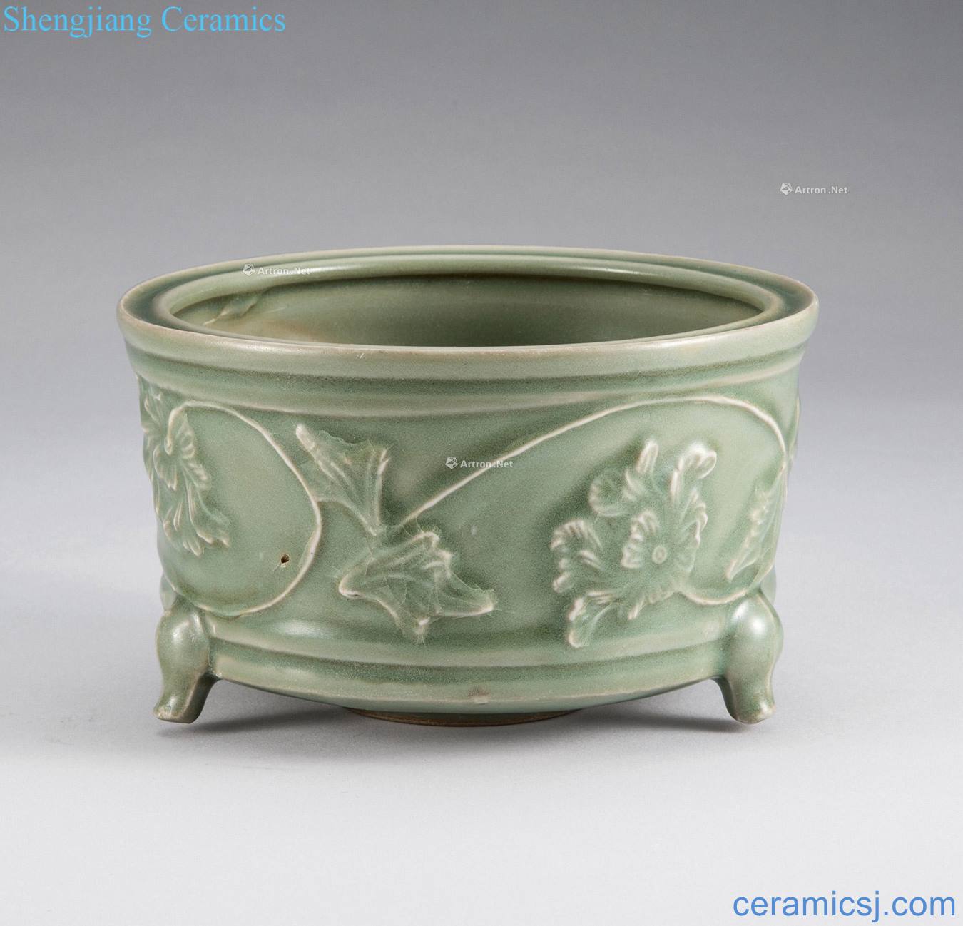 yuan Longquan celadon Yang carved peony furnace with three legs