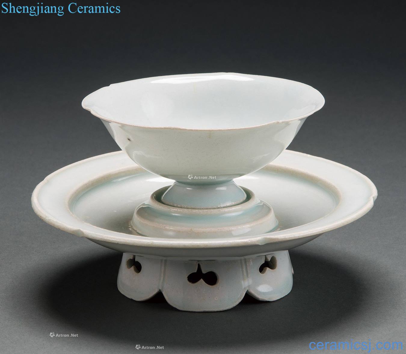 Green tea cup of the song dynasty and light